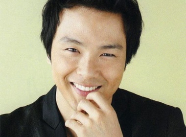 Park Yong Ha: Nu cuoi da tat hinh anh
