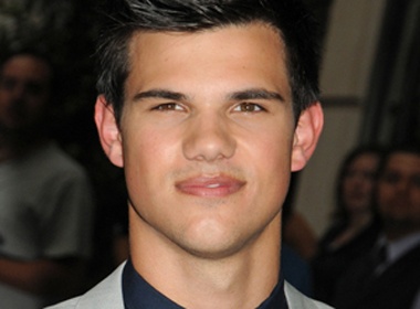 Taylor Lautner 'nghi huu' de di hoc hinh anh