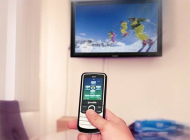 Q-mobile Q215i - dien thoai kiem dieu khien TV hinh anh