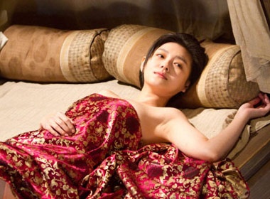 Tu Hy Vien 'khieu khich' tren giuong hinh anh