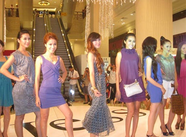 Chiem nguong nhung bo suu tap hang hieu moi nhat hinh anh