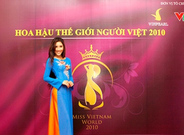 Nhieu nguoi mau vao ban ket HH the gioi nguoi Viet hinh anh