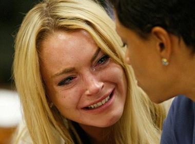 Lindsay Lohan khoc nuc no nhan an tu giam hinh anh