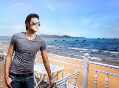 Dan sieu mau khoe than hinh chuan o bien Quy Nhon hinh anh