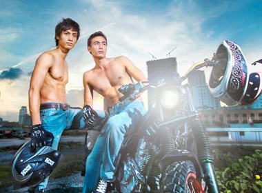 Son Tung - Gia Ngoc khoe co bap chuan hinh anh