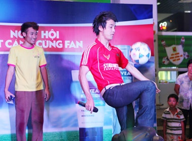 Ung Hoang Phuc tro tai tang bong hinh anh