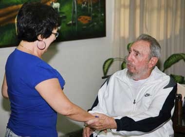 Fidel Castro bat ngo xuat hien sau 4 nam hinh anh
