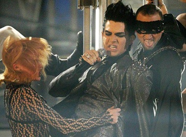 Adam Lambert tiet lo tuoi tho gay hinh anh