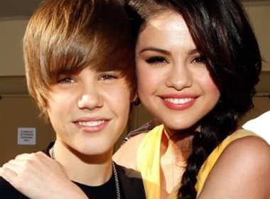 Justin Bieber tung de nghi khiem nha voi Selena Gomez hinh anh