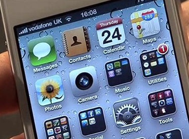 Apple sua loi song o iPhone 4 bang iOS 4.0.1 hinh anh