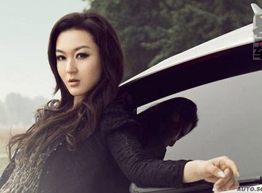 Nguoi mau quyen ru ben Audi Q5 hinh anh