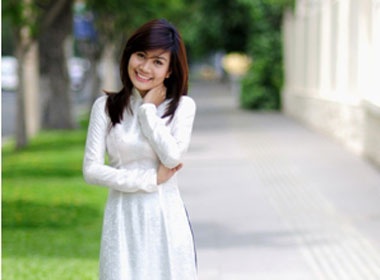 Loc Uyen gian di mat moc hinh anh