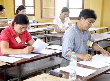 Diem thi tuyen sinh DH - CD rat thap hinh anh