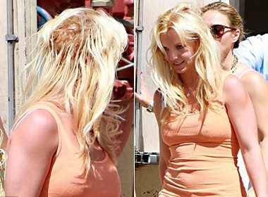 Britney Spears 'khoe' toc... 'kinh di' hinh anh