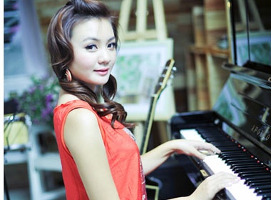 Nghe 'be' Xuan Mai hat tieng Anh hinh anh