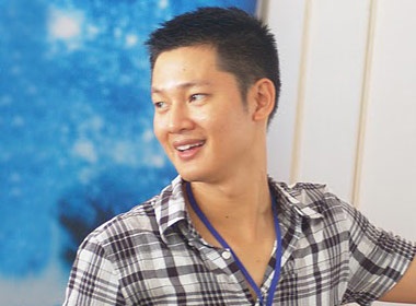 Duc Tuan lam giam khao va an banh mi hinh anh