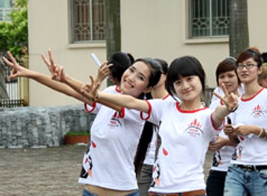 Gan 100 nu sinh xinh dep tham lang tre Birla hinh anh