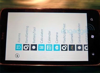 Smartphone 'bi an' cua HTC chay Windows Phone 7 hinh anh
