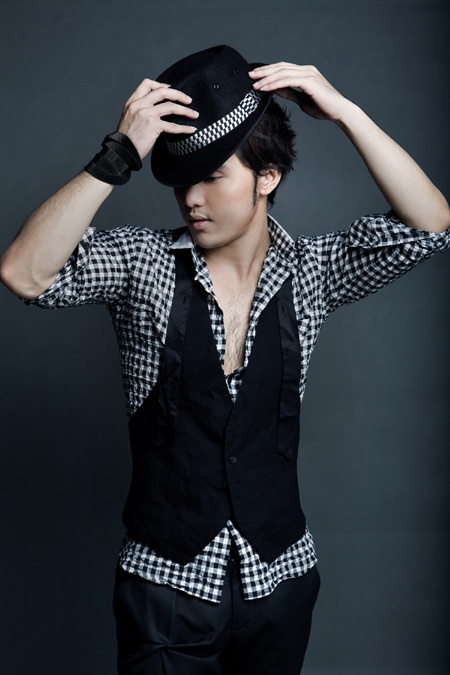 Ung Hoang Phuc 'vuot mat' Dong Nhi hinh anh