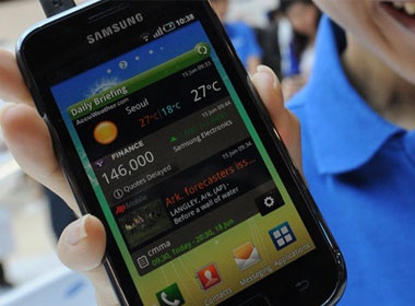 Samsung tang Galaxy S cho nguoi dung vo mong voi iPhone 4 hinh anh