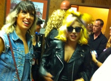 Lady Gaga ve tham chon cu nguoi xua hinh anh