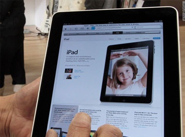 Apple bi kien vi iPad qua nong hinh anh