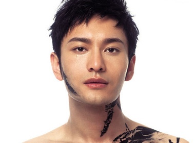 Huynh Hieu Minh khoe nguc tran hinh anh