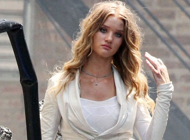 Thien than Victoria's Secret lan lon tren truong quay hinh anh