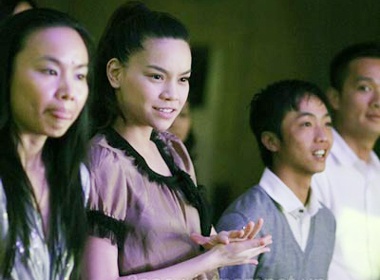 Ho Ngoc Ha cung Cuong 'dola' di nghe hat hinh anh