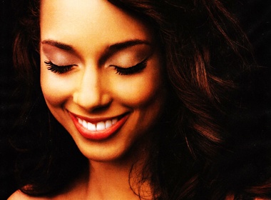 Alicia Keys bi mat len xe hoa hinh anh
