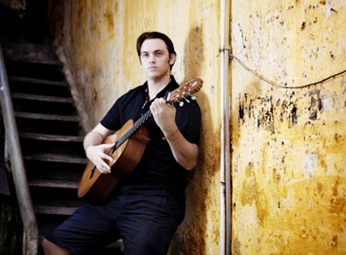 Chang Tay me nhac Trinh va hanh trinh hat xuyen Viet hinh anh