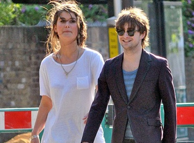 Harry Potter hen ho con ong chu hinh anh