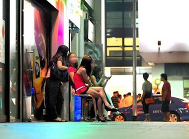 Can canh gai mai dam 'khong dung duong' o Singapore hinh anh