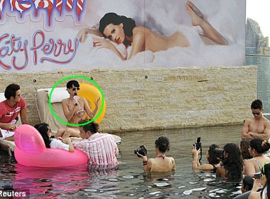 Katy Perry hop bao tai... be boi hinh anh