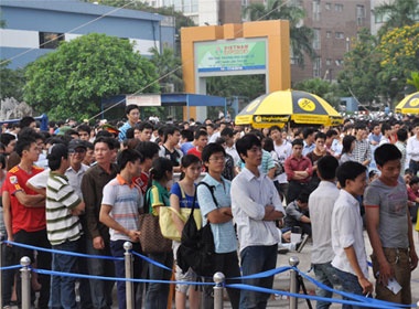 Khach hang Viet chen nhau mua Nokia C3 Wi-Fi hinh anh