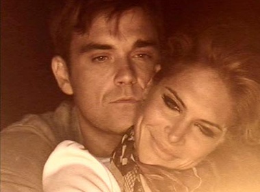Robbie Williams hanh phuc ben vo moi cuoi hinh anh