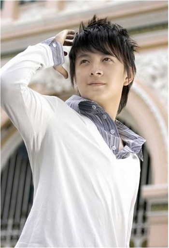 Ngo Kien Huy the hien suc manh nam nhi hinh anh