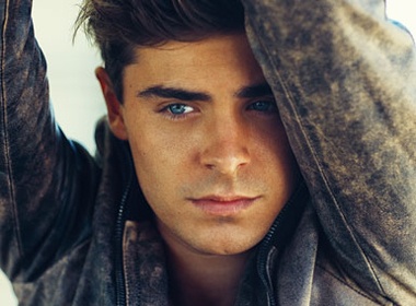 Zac Efron khoe co bap cuon cuon hinh anh