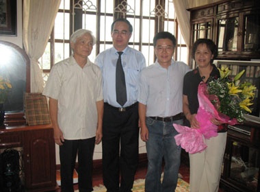 Ngo Bao Chau: 'Gianh giai Fields, se tang hoc sinh ngheo' hinh anh