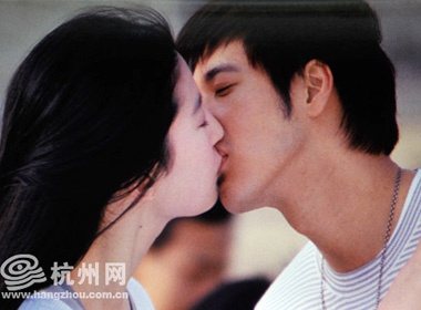 Nu hon dau tien cua Luu Diec Phi hinh anh