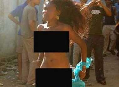 Thieu nu 17 bi lang bat coi quan ao chay rong hinh anh