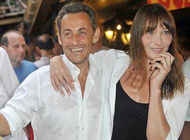 'Chay tron' chinh truong, nha tong thong Phap cung nhau di nghi hinh anh