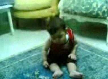 Be ngu gat hinh anh