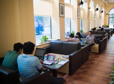 Ca phe sach chieu cuoi tuan hinh anh