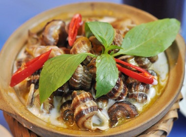 Chieu luon pho Ha Noi, an oc Sai Gon hinh anh