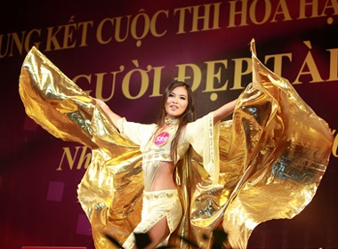 My nhan Viet den tu nuoc Nga doat giai tai nang HHTG nguoi Viet hinh anh