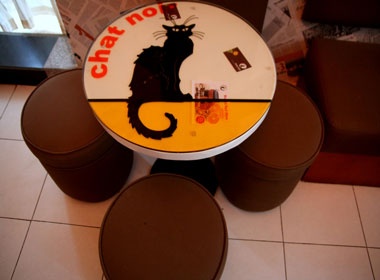 Doc dao cafe dot tai Con meo den hinh anh