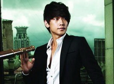 Thoi trang hang hieu cua Rain mat gia tram trong hinh anh