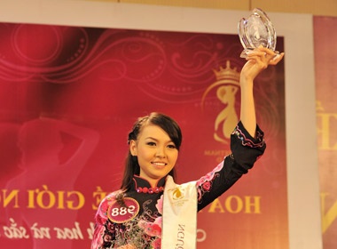 Hoang Anh doat danh hieu Nguoi dep ao dai hinh anh