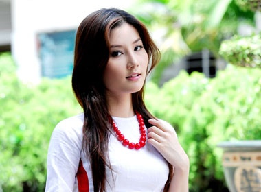Thi sinh HHTG nguoi Viet duyen dang ao dai cach dieu hinh anh